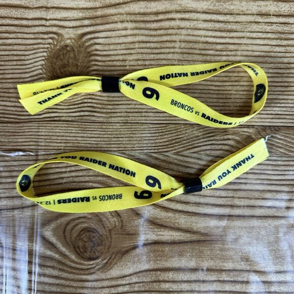 NFL Raiders Clear Messenger Tote Bag Two Lanyards And Two Wristbands NFL Lot - Picture 13 of 16